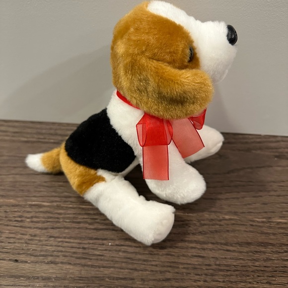 Beagle dog with a red ribbon by Evergreen. - Picture 5 of 7